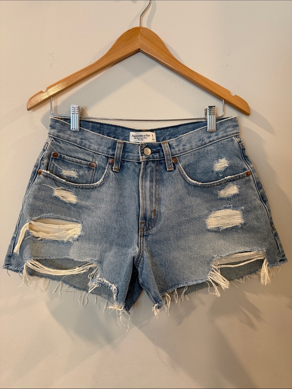Abercrombie & Fitch Light Blue “The Boyfriend Short- Mid Rise” Size 26/2